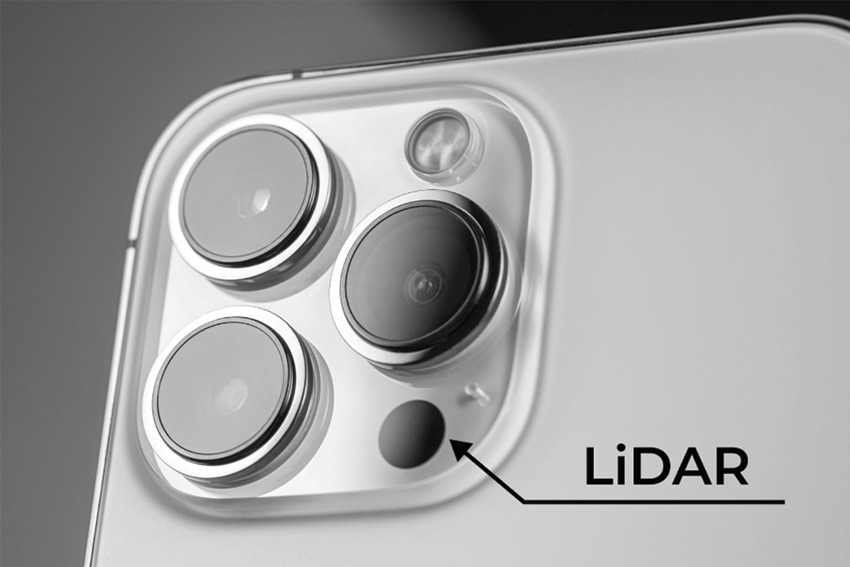 Smartphone cameras and a arrow pointing to the lidar sensor